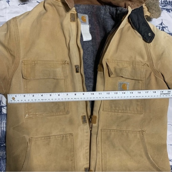 Vintage Blanket-Lined Carhartt Distressed Jacket. - Picture 3 of 4